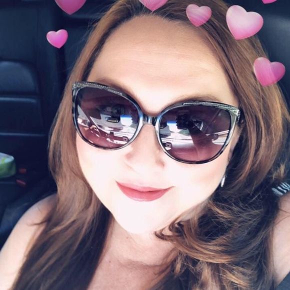 Meet your Posher, Jessica - Picture 1 of 1